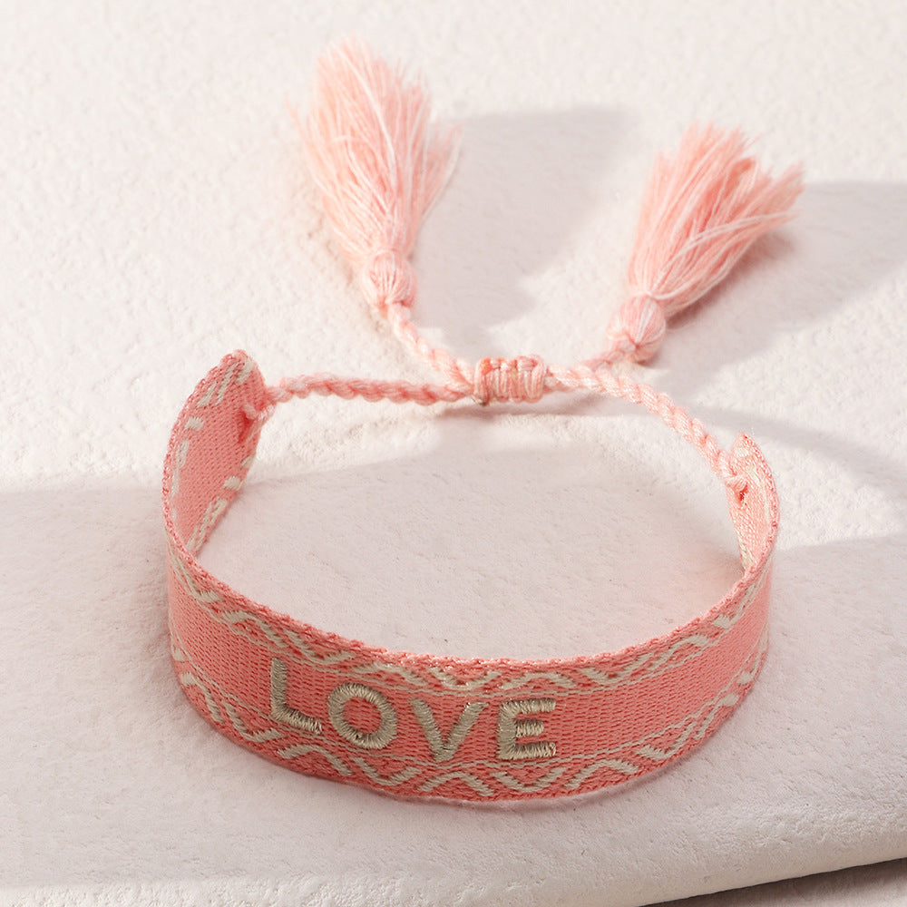 Pulsera tejida a mano con letras bordadas de estilo vintage